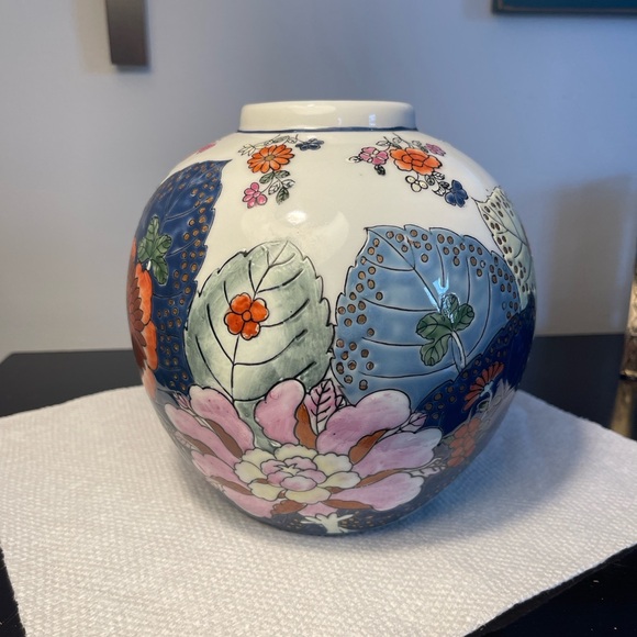 Tobacco Leaf Ginger Jar - Picture 2 of 13